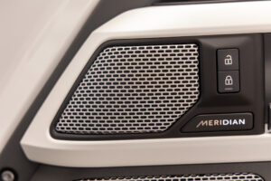 ディフェンダー130 ローンチエディション 3.0 D300 ディーゼル 4WD