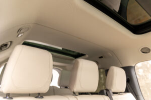 ディフェンダー130 ローンチエディション 3.0 D300 ディーゼル 4WD