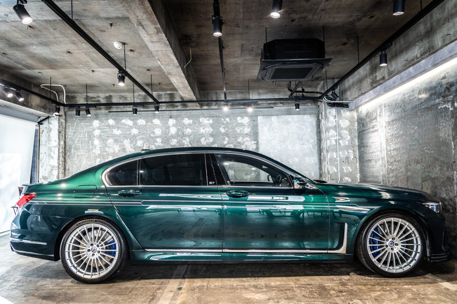 アルピナB7 ロングアルラット エグゼクティブラウンジ 4WD