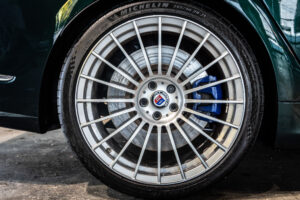 アルピナB7 ロングアルラット エグゼクティブラウンジ 4WD