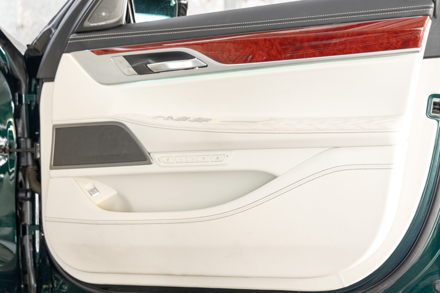 アルピナB7 ロングアルラット エグゼクティブラウンジ 4WD