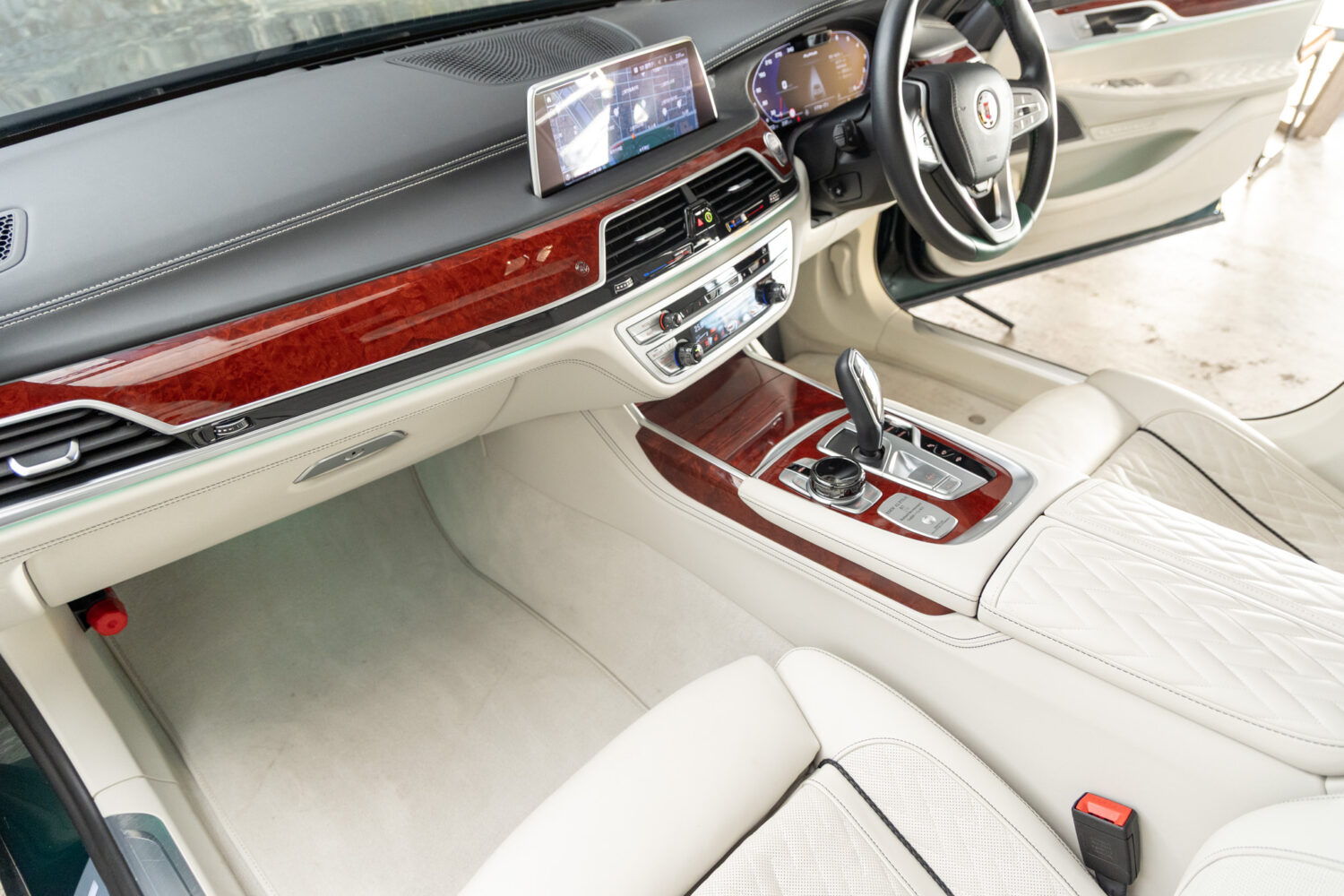 アルピナB7 ロングアルラット エグゼクティブラウンジ 4WD