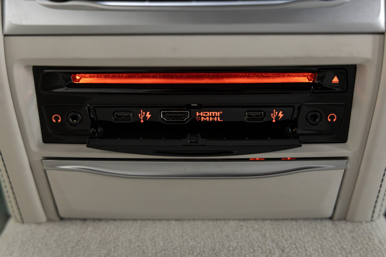 アルピナB7 ロングアルラット エグゼクティブラウンジ 4WD