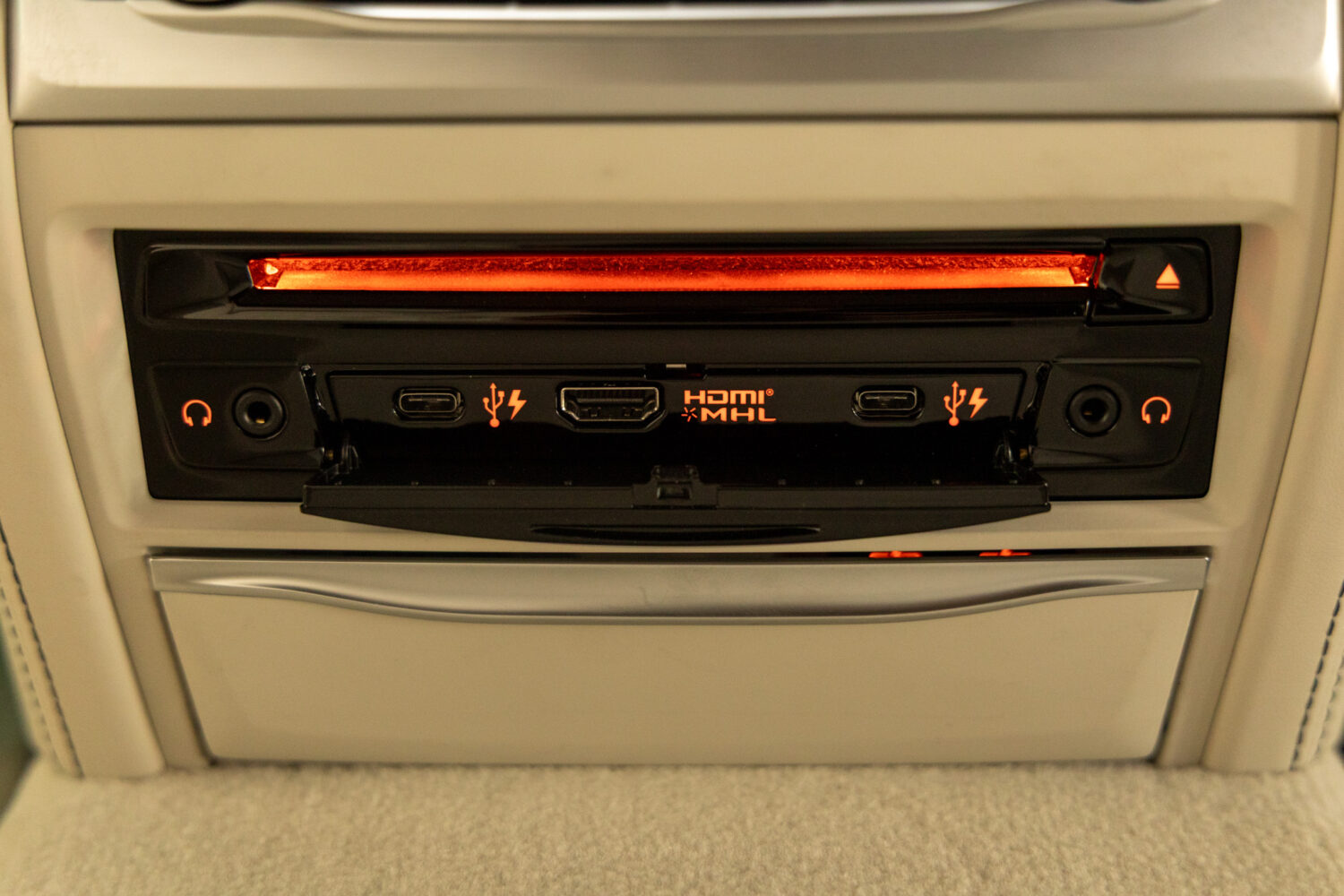 アルピナB7 ロングアルラット エグゼクティブラウンジ 4WD