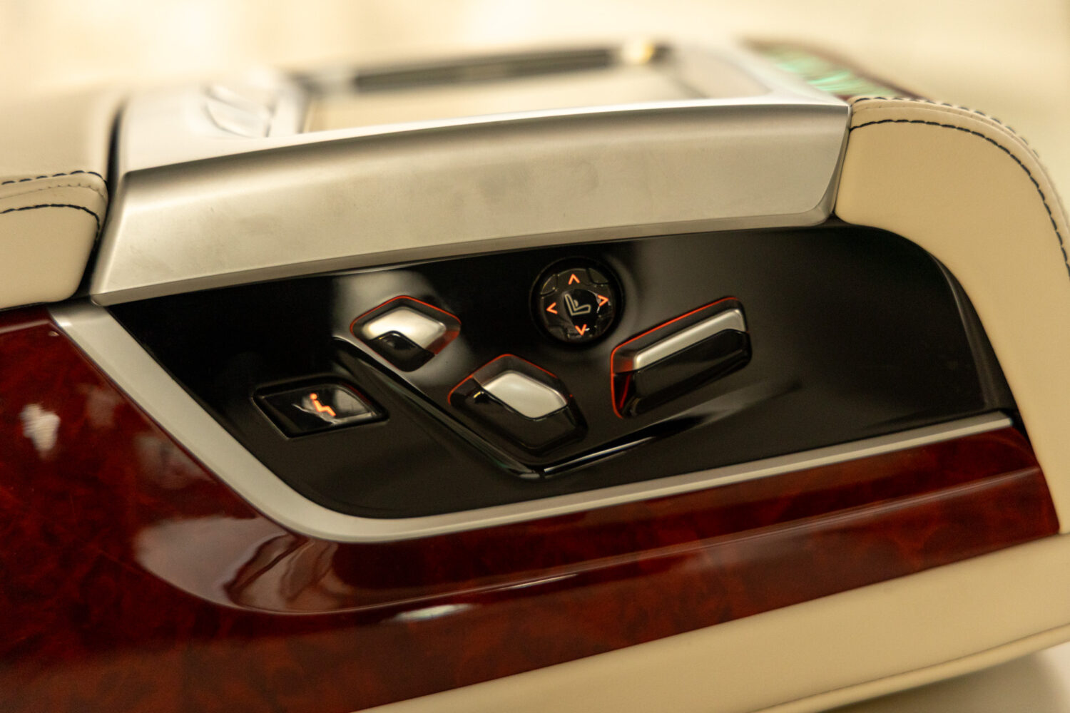 アルピナB7 ロングアルラット エグゼクティブラウンジ 4WD