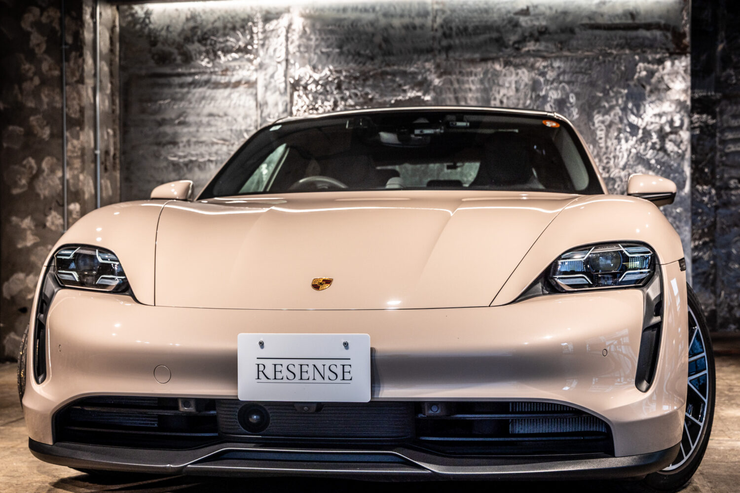 タイカン パフォーマンスBatteryプラス4+1シート