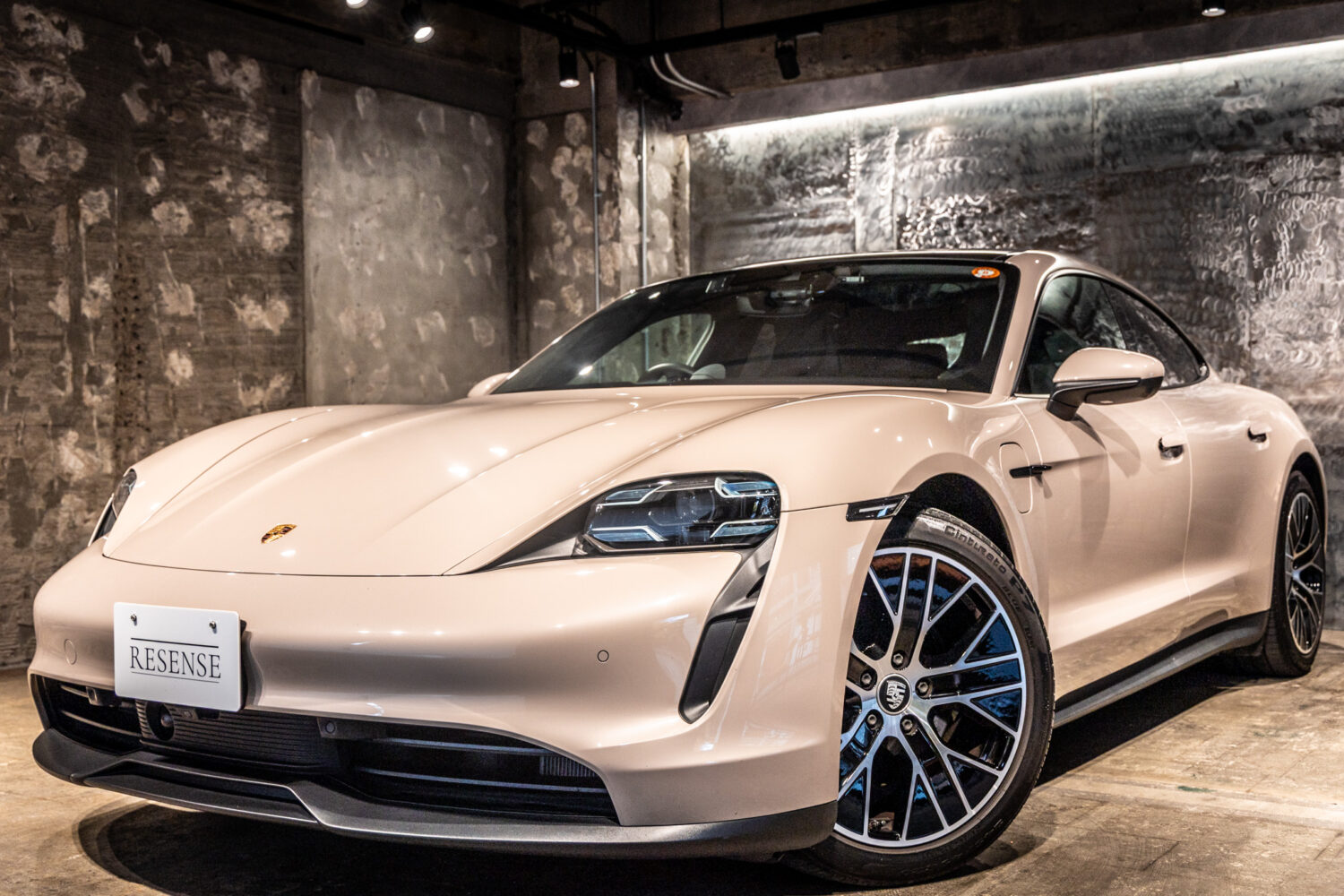 タイカン パフォーマンスBatteryプラス4+1シート