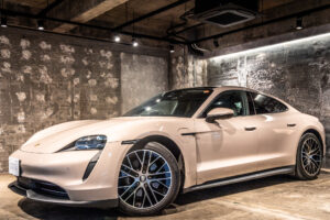 タイカン パフォーマンスBatteryプラス4+1シート