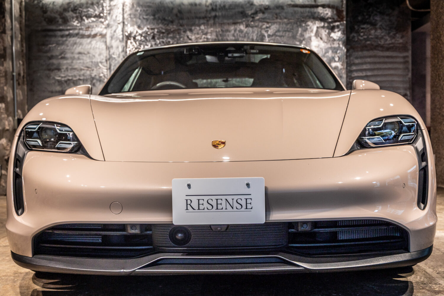 タイカン パフォーマンスBatteryプラス4+1シート