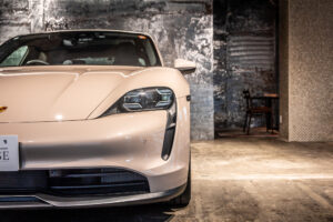 タイカン パフォーマンスBatteryプラス4+1シート