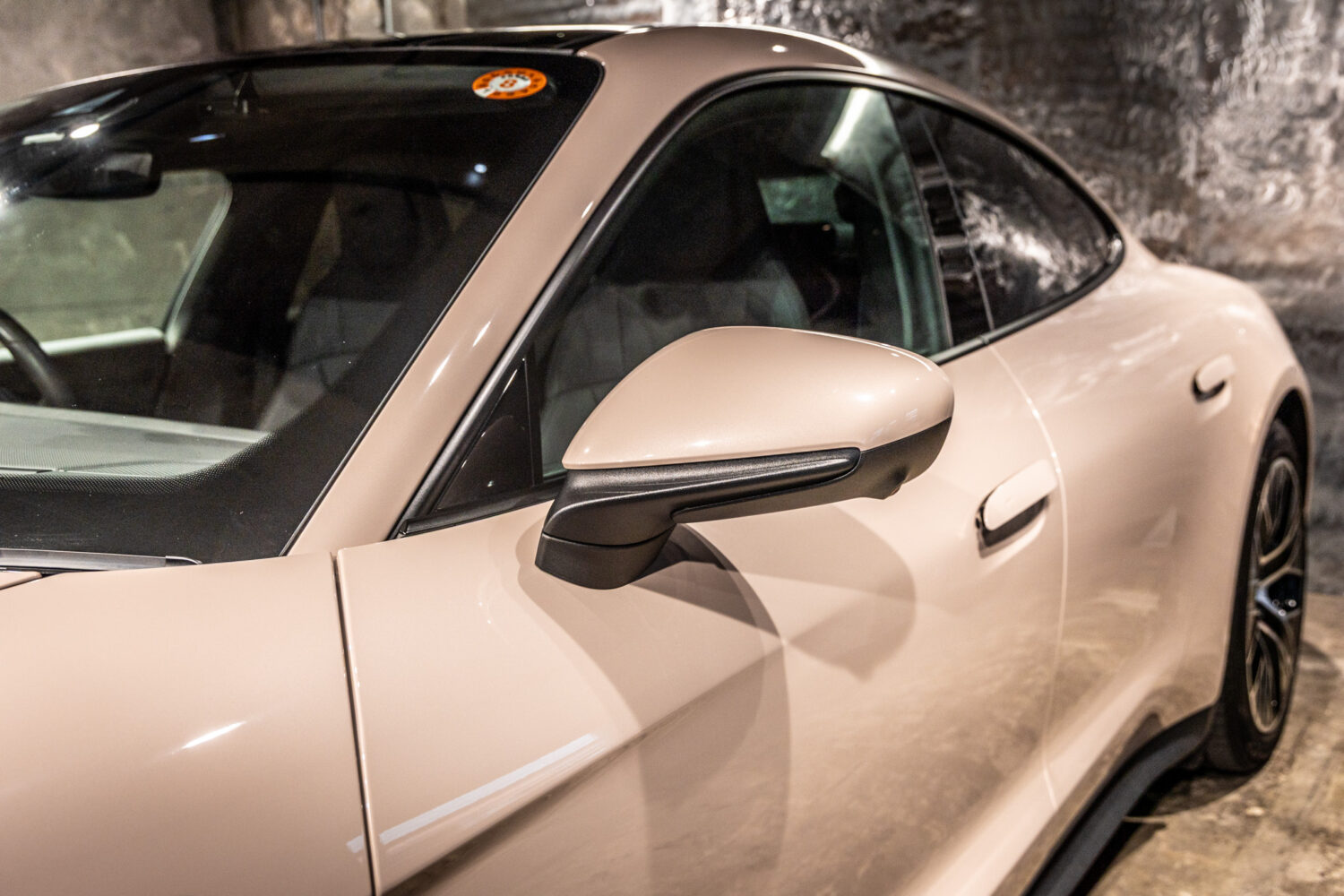 タイカン パフォーマンスBatteryプラス4+1シート