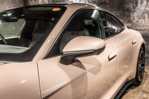 タイカン パフォーマンスBatteryプラス4+1シート