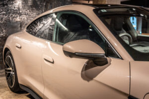 タイカン パフォーマンスBatteryプラス4+1シート