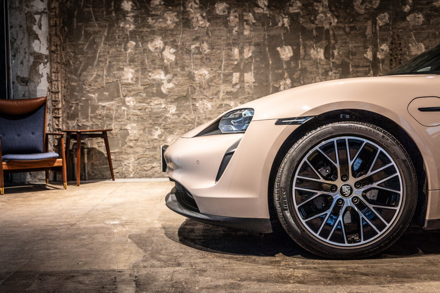 タイカン パフォーマンスBatteryプラス4+1シート