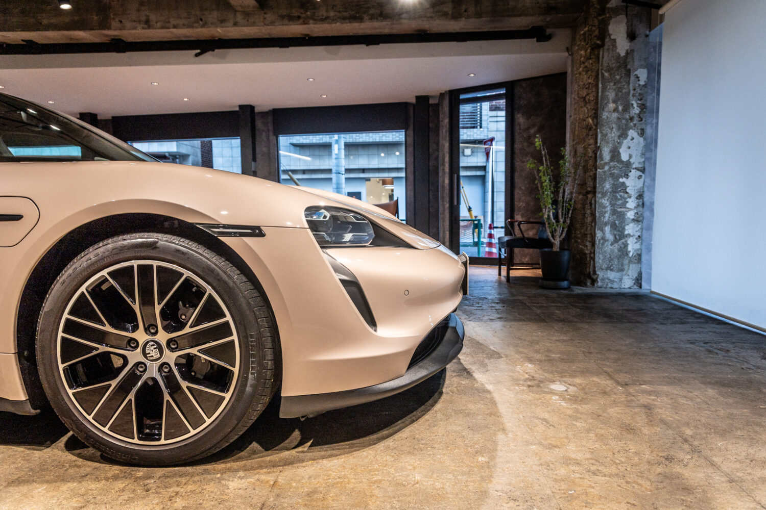 タイカン パフォーマンスBatteryプラス4+1シート