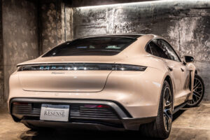 タイカン パフォーマンスBatteryプラス4+1シート