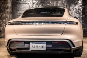 タイカン パフォーマンスBatteryプラス4+1シート