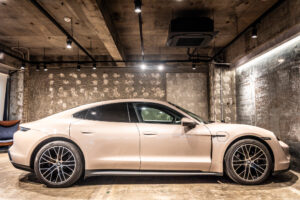 タイカン パフォーマンスBatteryプラス4+1シート