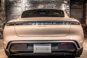 タイカン パフォーマンスBatteryプラス4+1シート