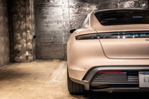 タイカン パフォーマンスBatteryプラス4+1シート