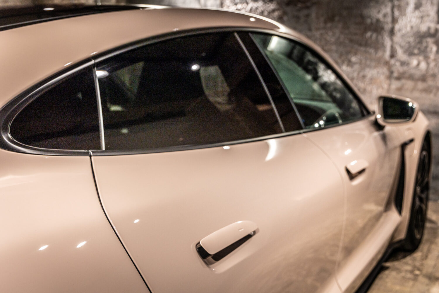 タイカン パフォーマンスBatteryプラス4+1シート