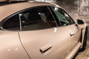 タイカン パフォーマンスBatteryプラス4+1シート