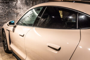 タイカン パフォーマンスBatteryプラス4+1シート