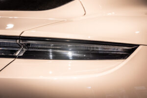 タイカン パフォーマンスBatteryプラス4+1シート