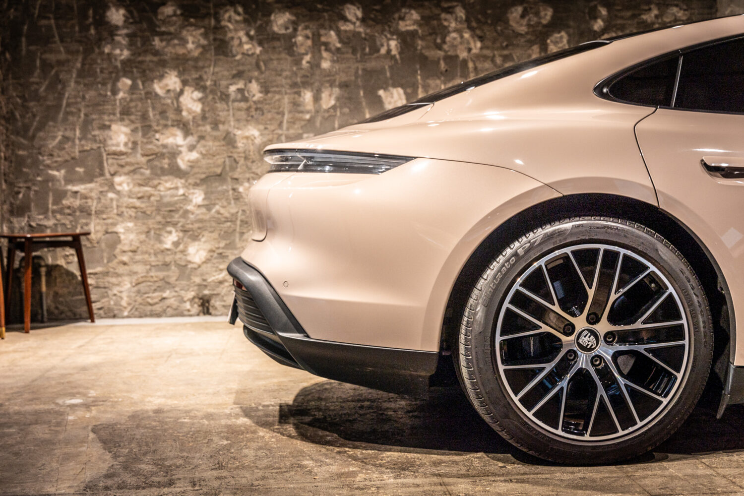 タイカン パフォーマンスBatteryプラス4+1シート