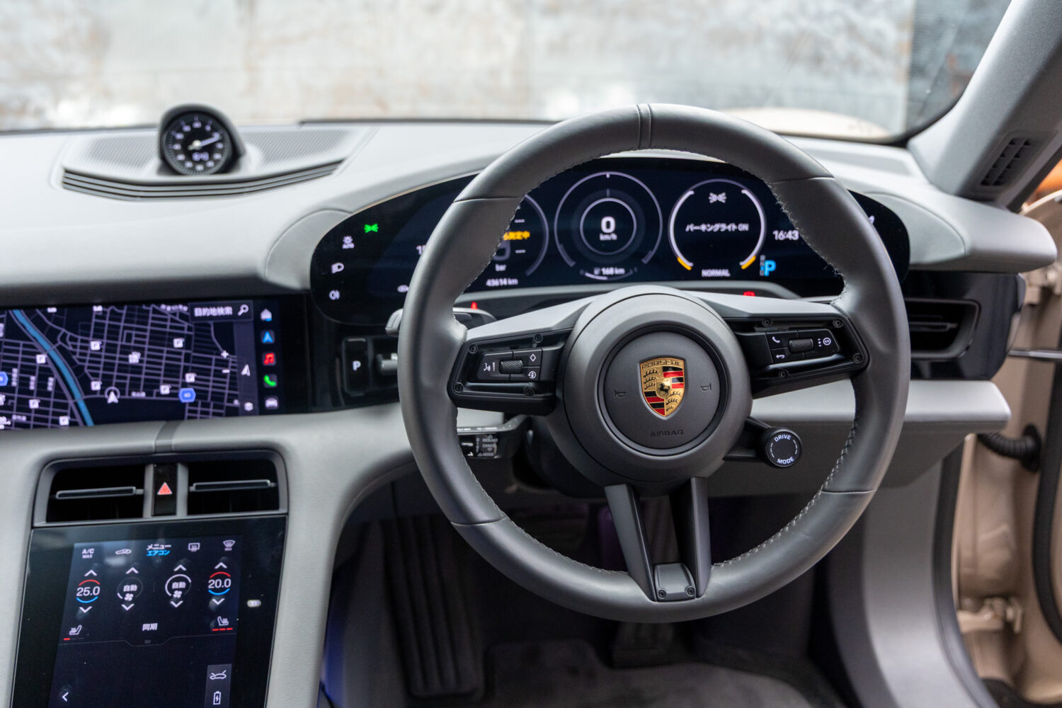 タイカン パフォーマンスBatteryプラス4+1シート