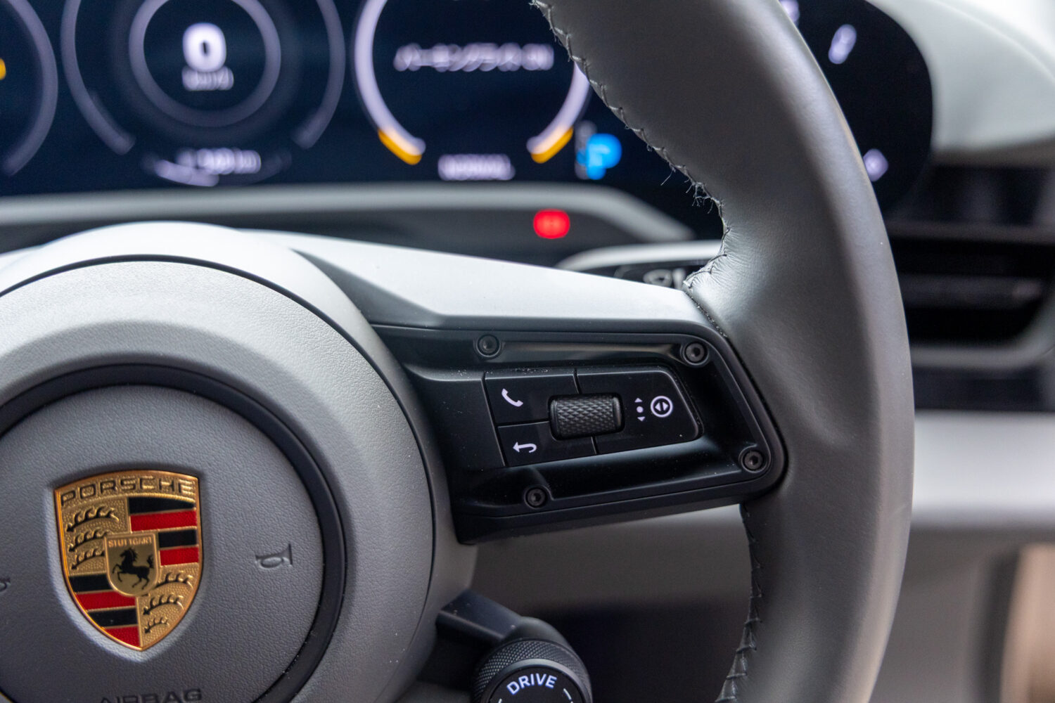 タイカン パフォーマンスBatteryプラス4+1シート