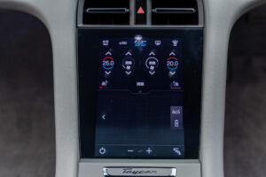 タイカン パフォーマンスBatteryプラス4+1シート