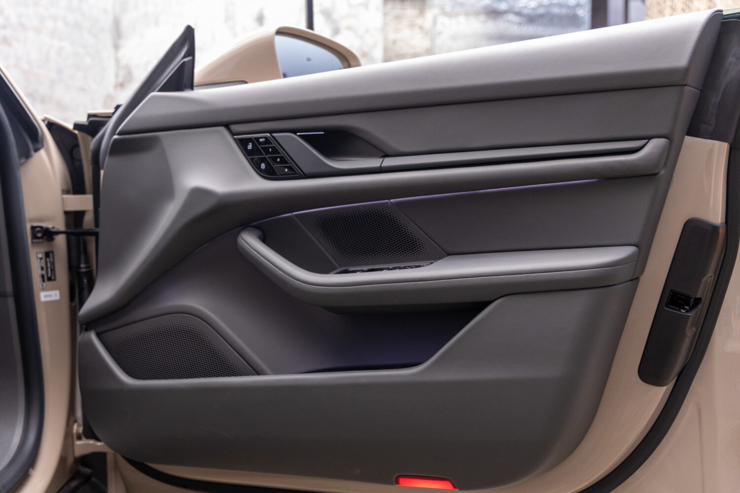 タイカン パフォーマンスBatteryプラス4+1シート