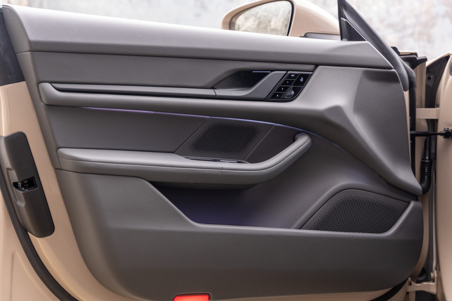 タイカン パフォーマンスBatteryプラス4+1シート