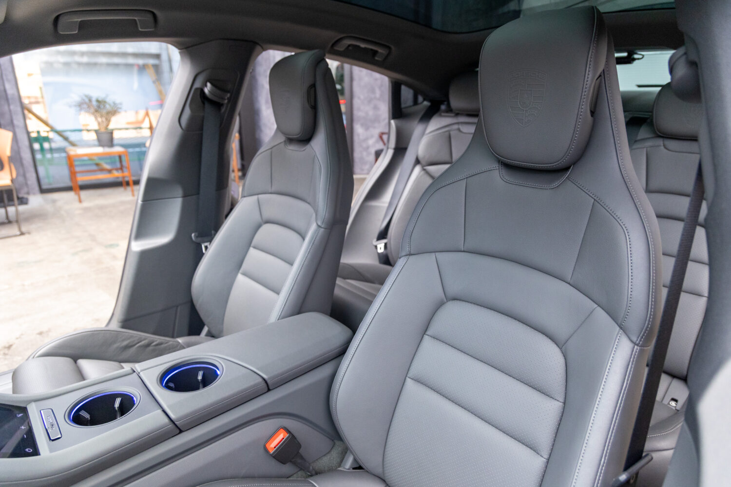 タイカン パフォーマンスBatteryプラス4+1シート