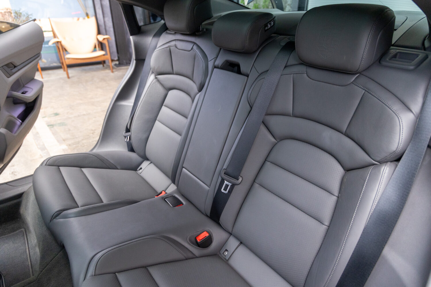 タイカン パフォーマンスBatteryプラス4+1シート