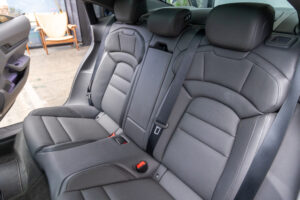 タイカン パフォーマンスBatteryプラス4+1シート