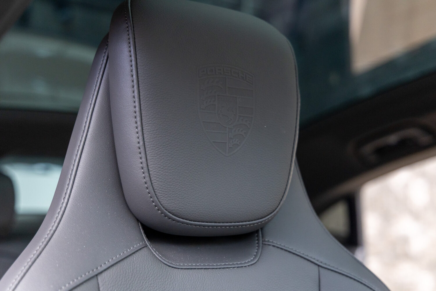 タイカン パフォーマンスBatteryプラス4+1シート