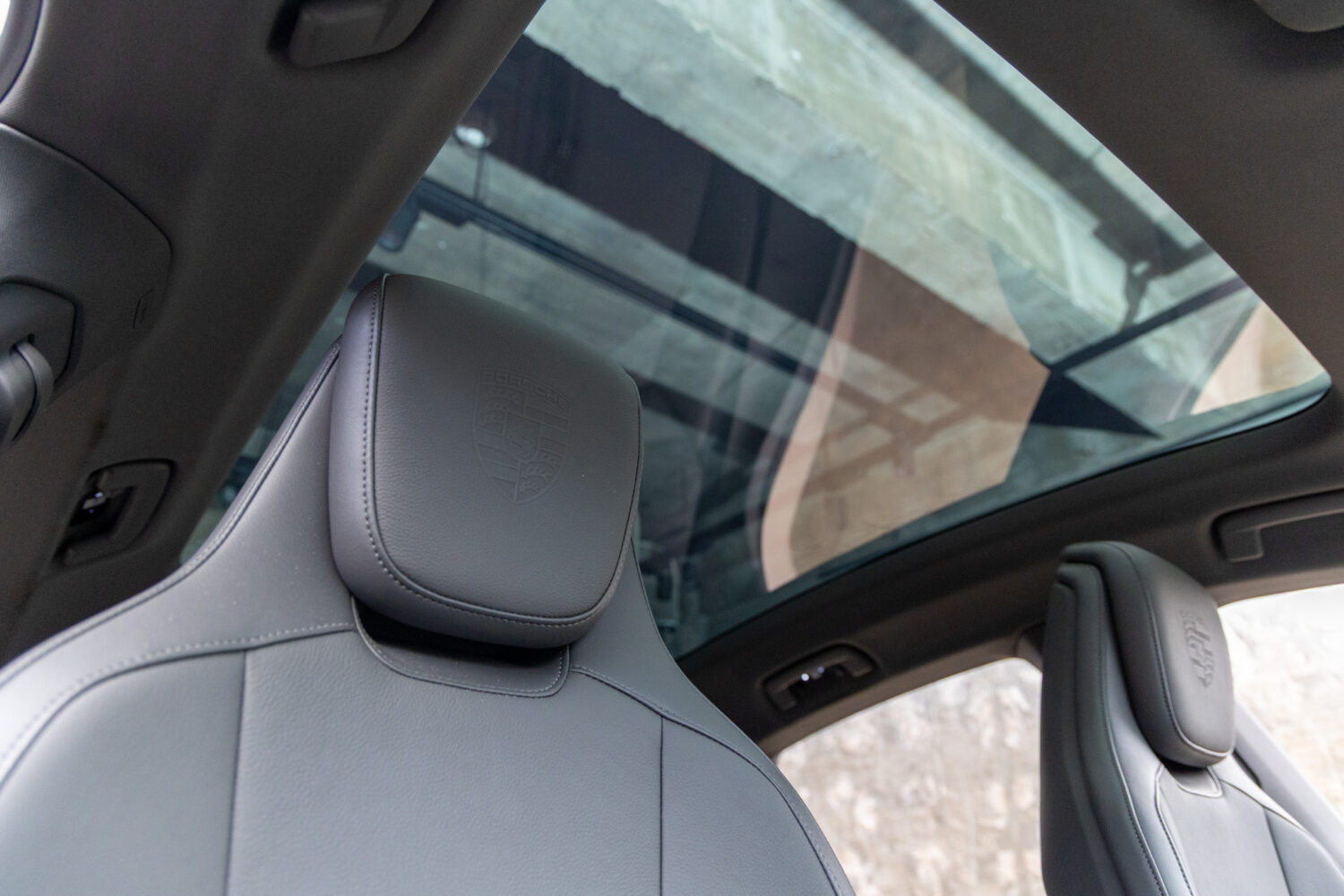 タイカン パフォーマンスBatteryプラス4+1シート