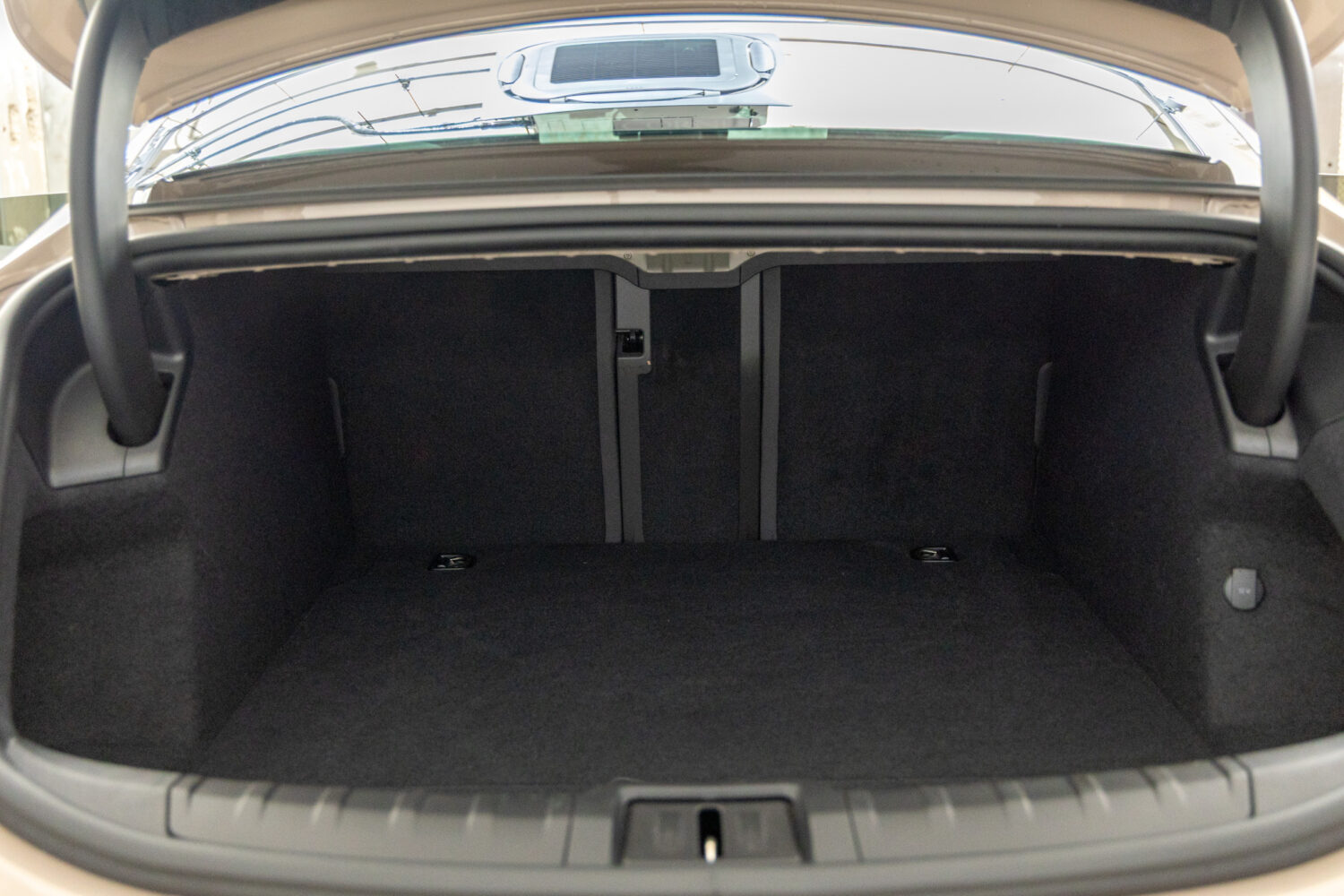 タイカン パフォーマンスBatteryプラス4+1シート