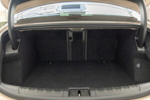 タイカン パフォーマンスBatteryプラス4+1シート