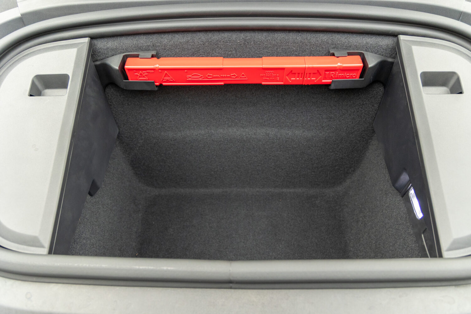 タイカン パフォーマンスBatteryプラス4+1シート