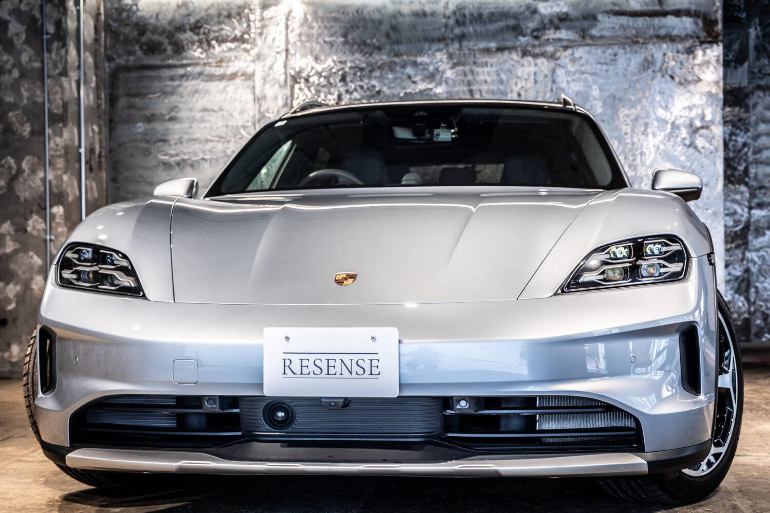 タイカンクロスツーリスモ 4 4+1シート 4WD