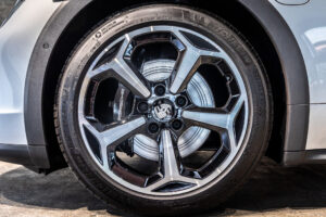 タイカンクロスツーリスモ 4 4+1シート 4WD