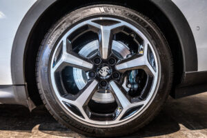 タイカンクロスツーリスモ 4 4+1シート 4WD