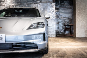 タイカンクロスツーリスモ 4 4+1シート 4WD