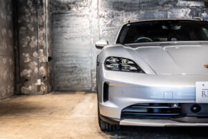 タイカンクロスツーリスモ 4 4+1シート 4WD