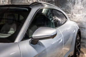 タイカンクロスツーリスモ 4 4+1シート 4WD