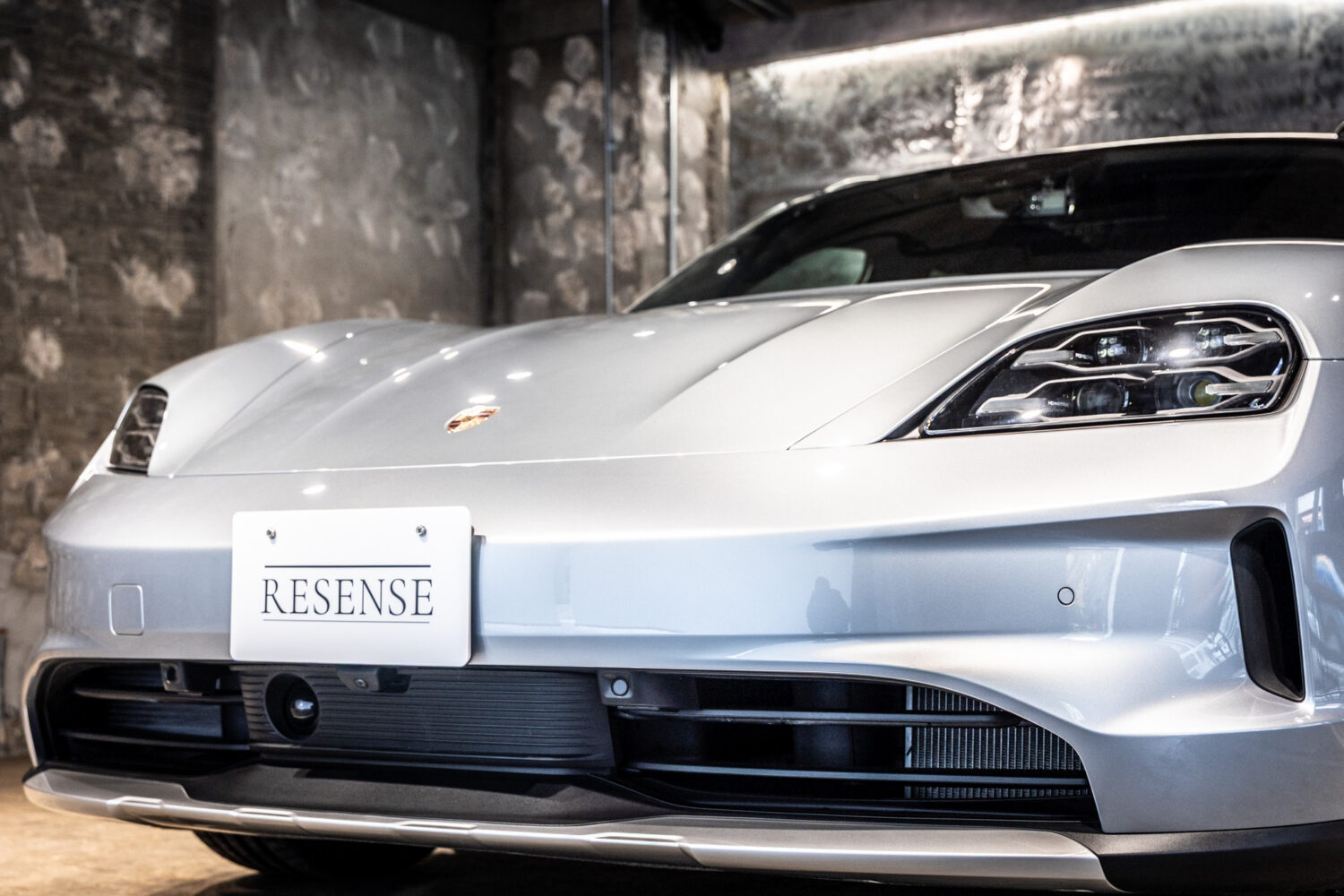 タイカンクロスツーリスモ 4 4+1シート 4WD