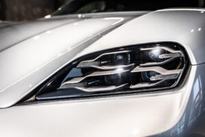 タイカンクロスツーリスモ 4 4+1シート 4WD